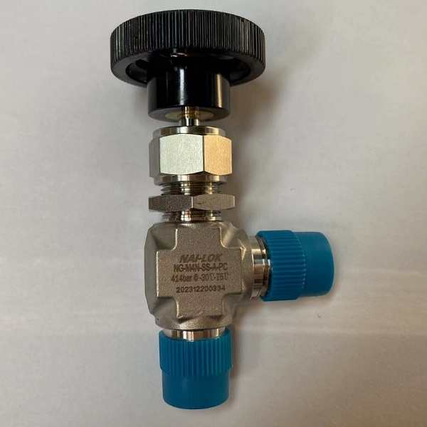 Angle Needle Valve  1 4 Size 414 Bar