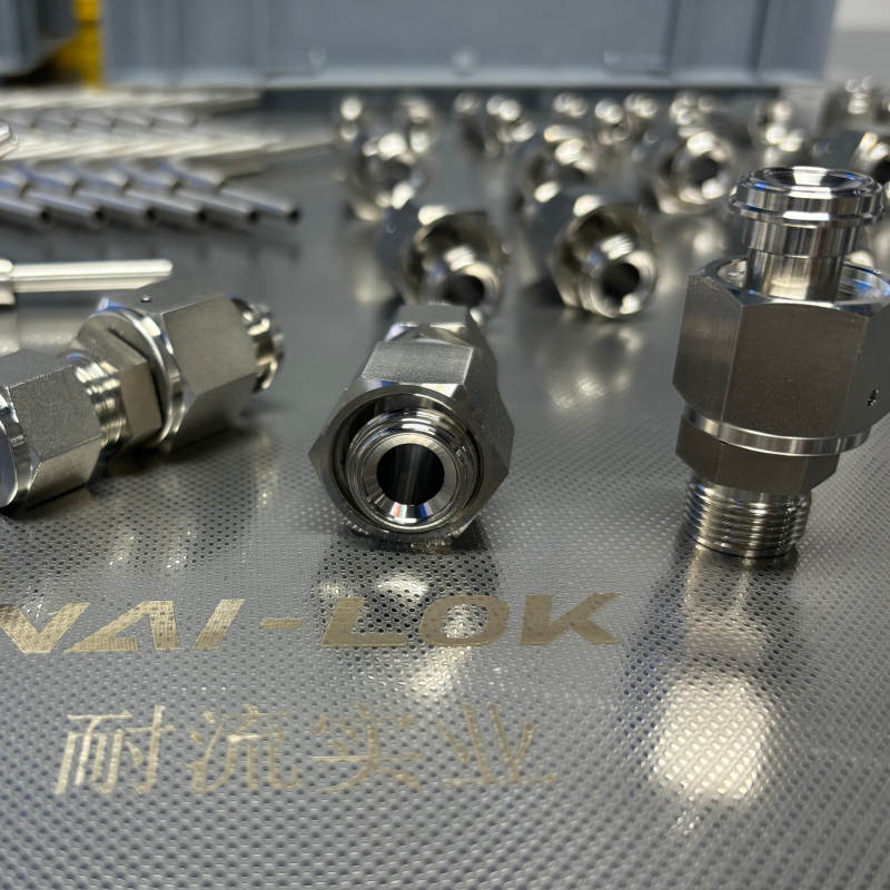 UHP Fittings 1/4 OD X 1/4 Rotatable female face seal