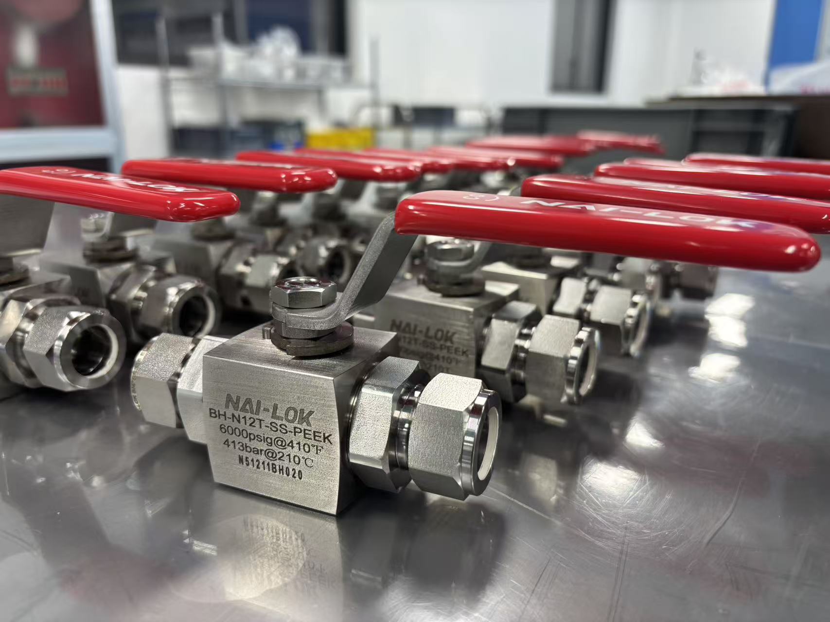 Instrumentasi NAI-LOK Tekanan Tinggi 414 Bar PEEK Seat Injap Bola Lurus 2 Hala CNG untuk CNG