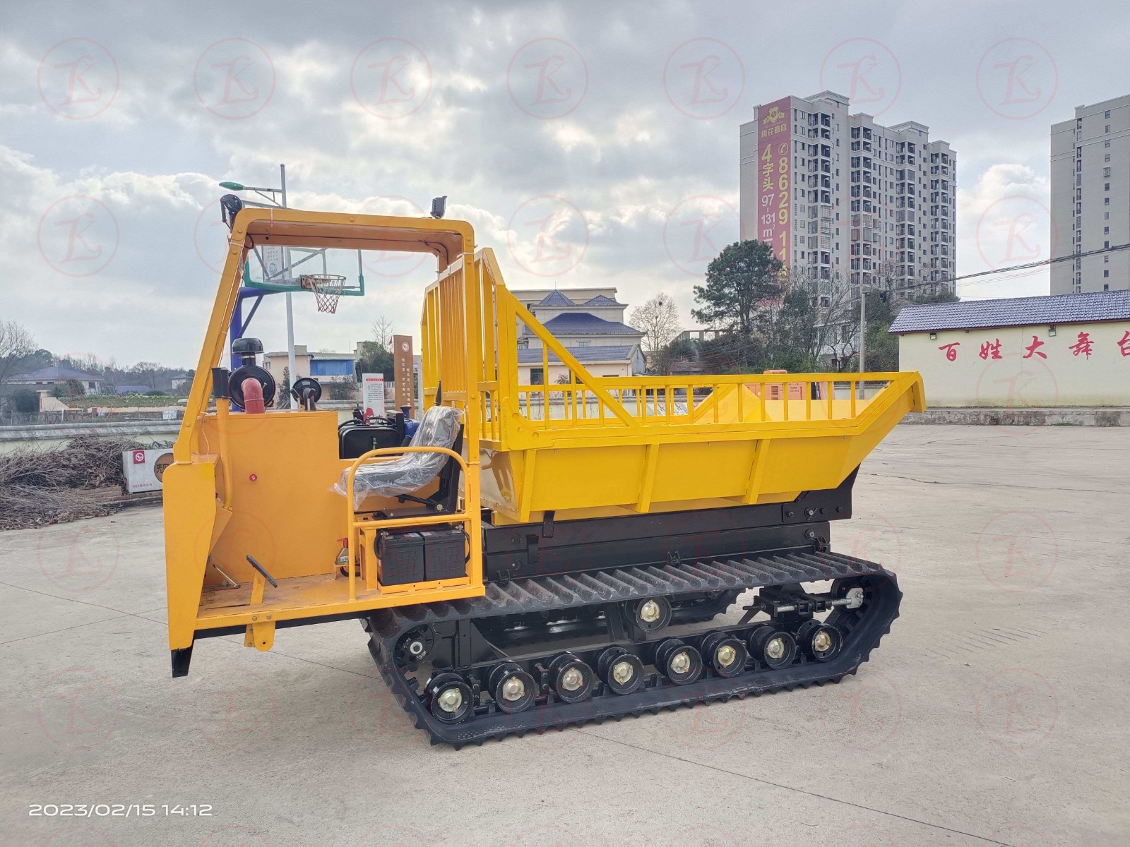 Crawler dumper using in different all terrians muddy road swamp