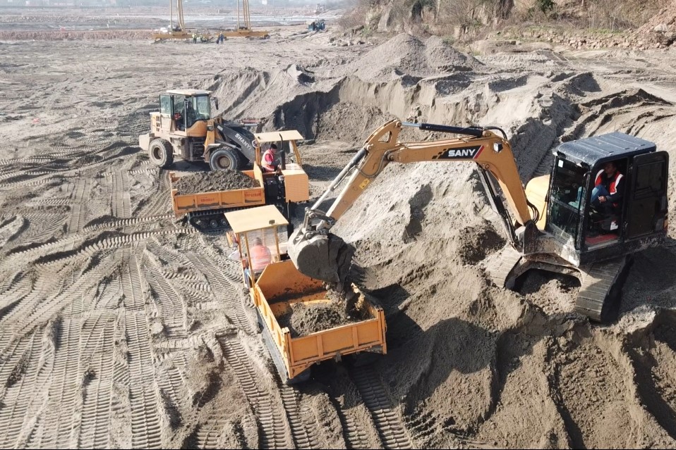 Why Smart Buyers Choose Tracked Dump Trucks – Key Considerations!
