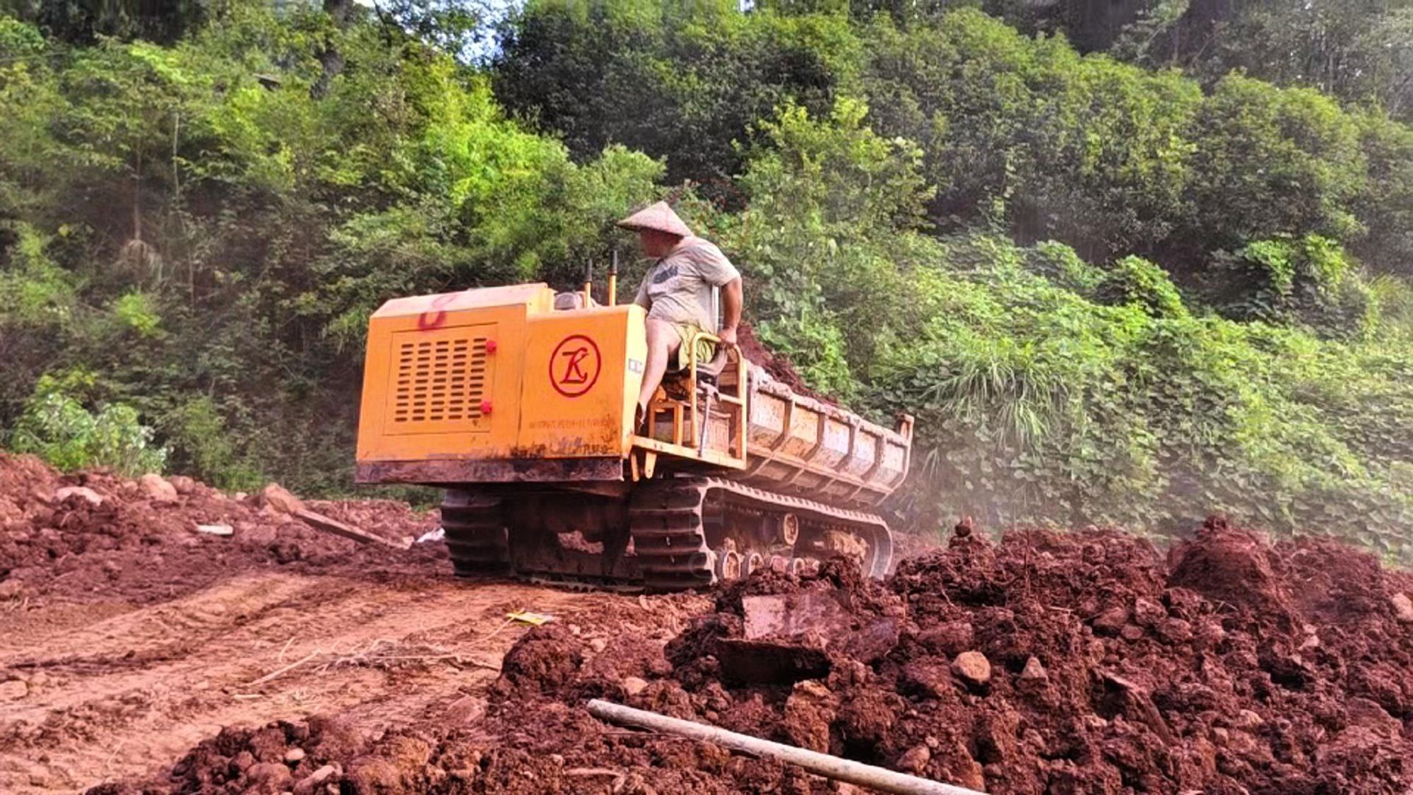 Stuck in the Mud, Losses Continue? How HUNAN PLUM Tracked Dump Trucks Keep Projects Running and Profits Growing