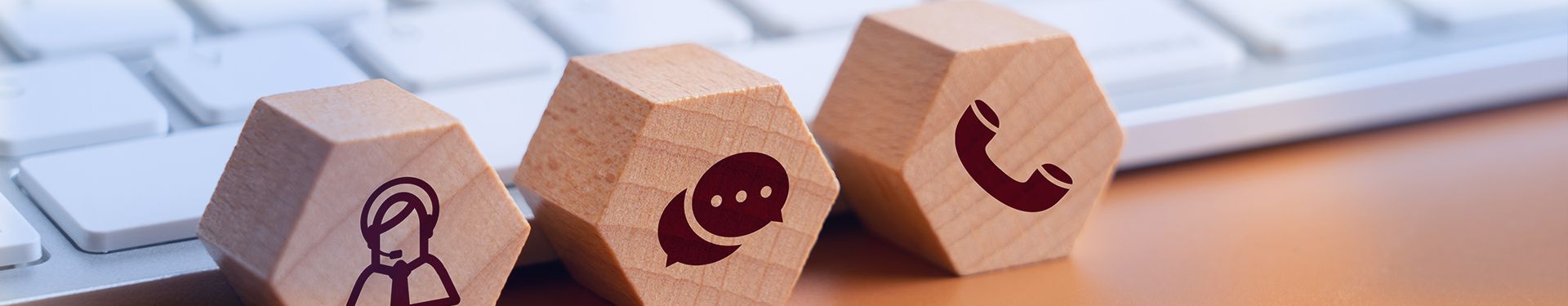 Бізбен хабарласыңы