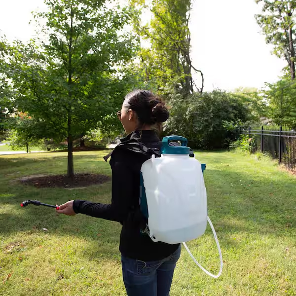 Eco-friendly and powerful spraying solution with a battery garden sprayer