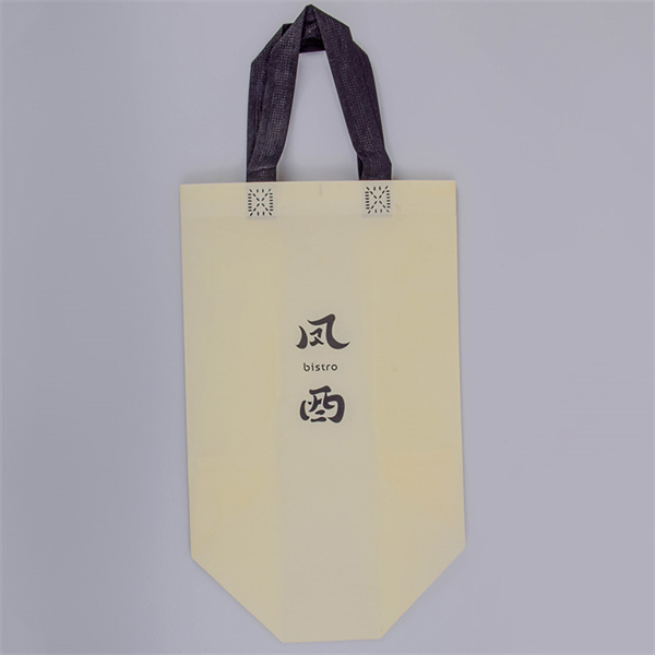 Make a Statement with Decorative Reusable Shopping Bags