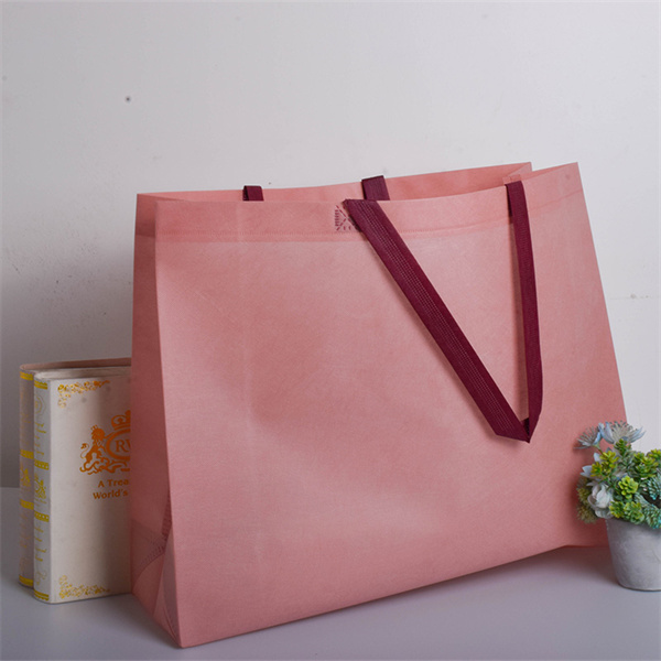 Reduce Waste with Small, Recyclable Gift Bags That Are Kind to the Earth