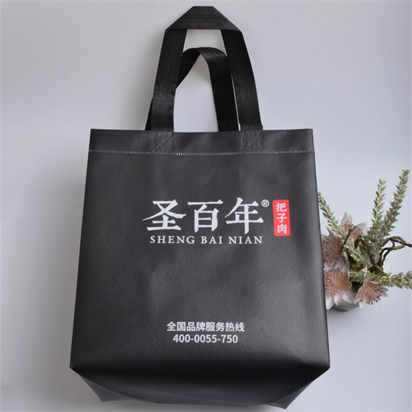 The holiday season gives people the perfect opportunity to use tactical reusable bags with holiday designs.