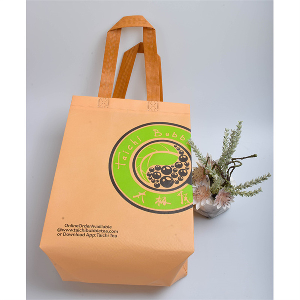 Non woven bags with your logo for everyday use
