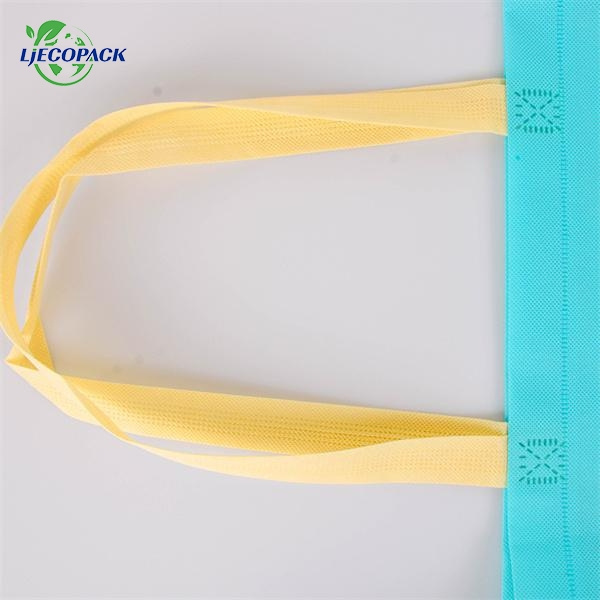 How to Customize Non Woven Bags with Screen Printing