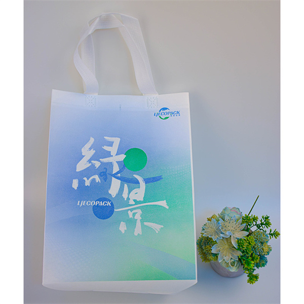 Going Green Has Never Looked So Cute with this Pink Reusable Bag