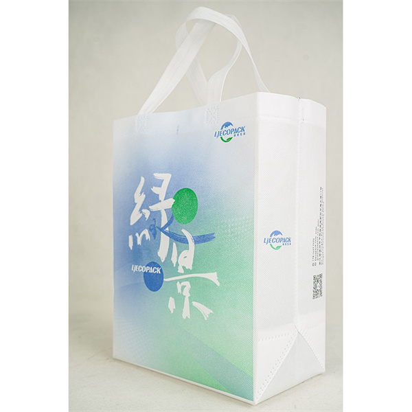 The Practicality of a Plain Tote Bag
