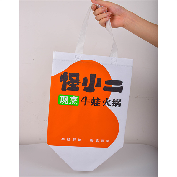 The perfect combination of style and sustainability with reusable shopping bags.