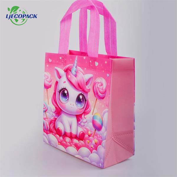 Perfect for trips to the park, vet visits, or running errands with your pe
