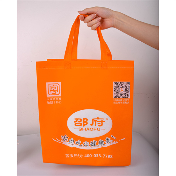 How Recycled Totes are Changing the Fashion Industry