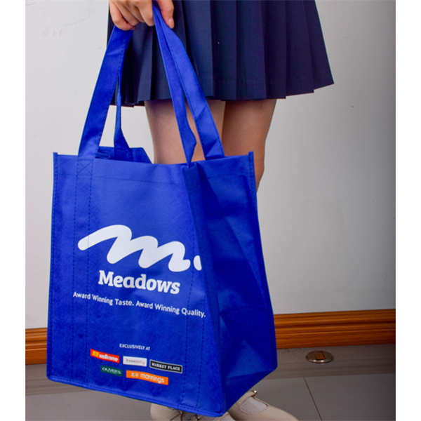 Stylish and versatile, it goes from store to beach with ease