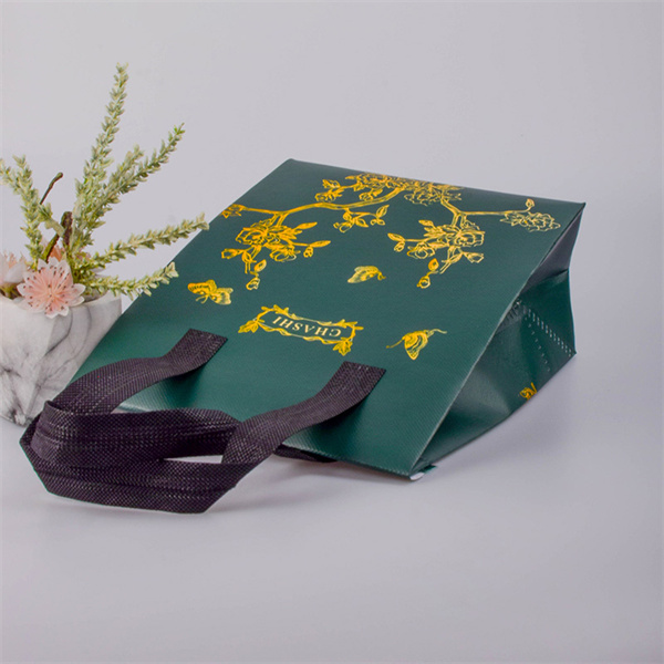 Perfect for picnics, beach trips, and outdoor adventures, a thermal tote bag is a must-have.