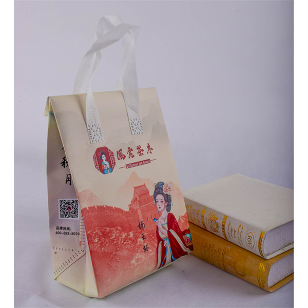 Tote bags - the perfect accessory for the conscious consumer
