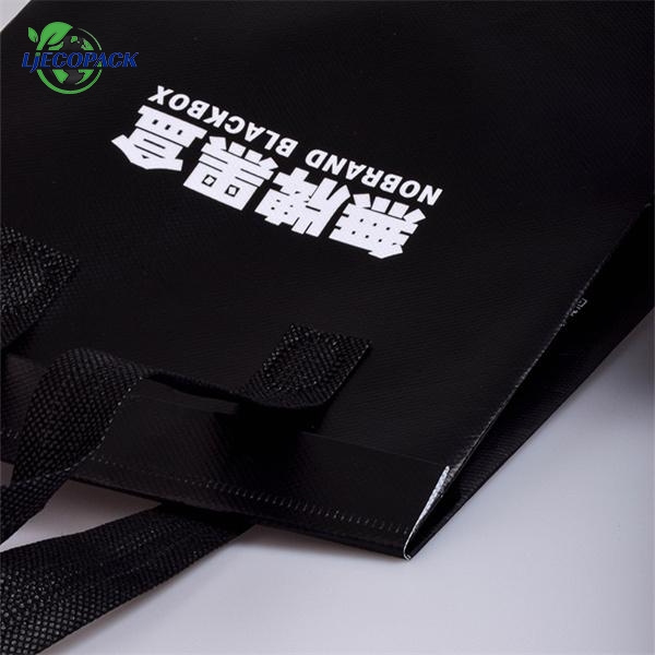 From colors to sizes, you can personalize wholesale non woven shopping bags to fit your brand's needs.