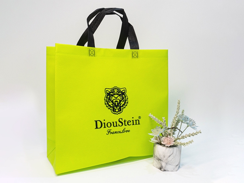 top uses of nonwoven bags in supermarkets and retail/