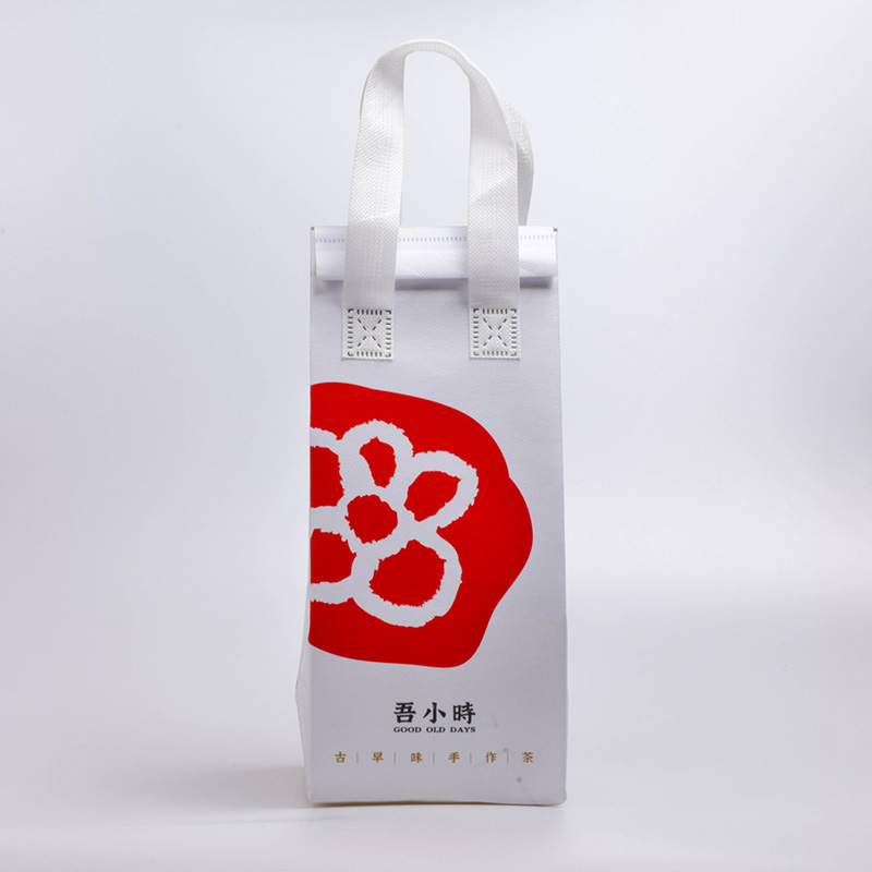 Customized insulated delivery bag with red printing