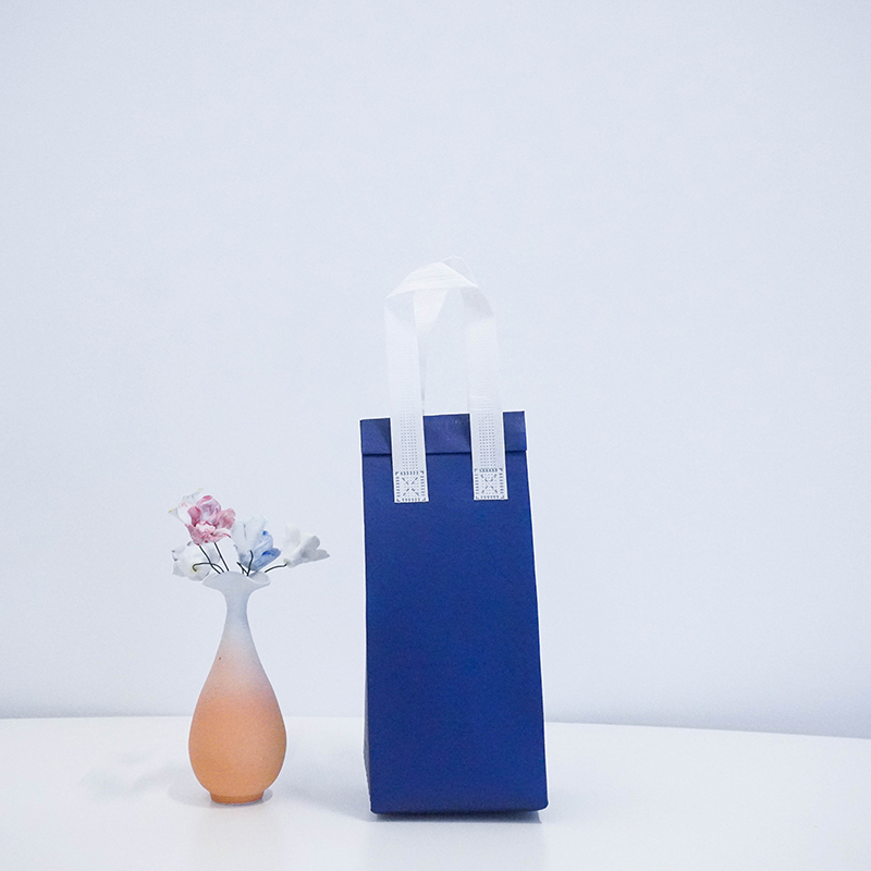 Dark blue insulated tote bag
