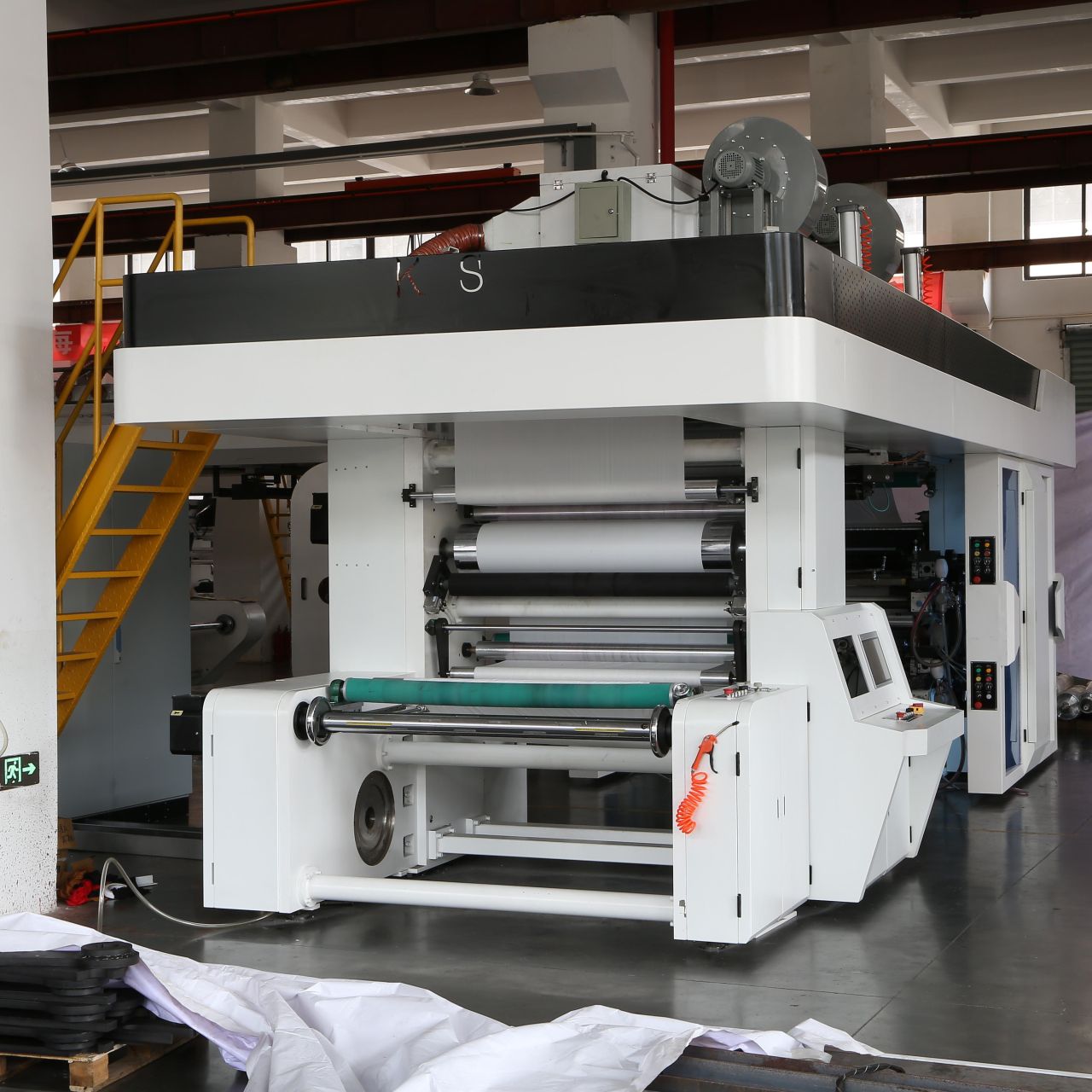 Boosting Productivity with a Dedicated Flexo Printing Machine for Valve Bags in the Tile Industry.