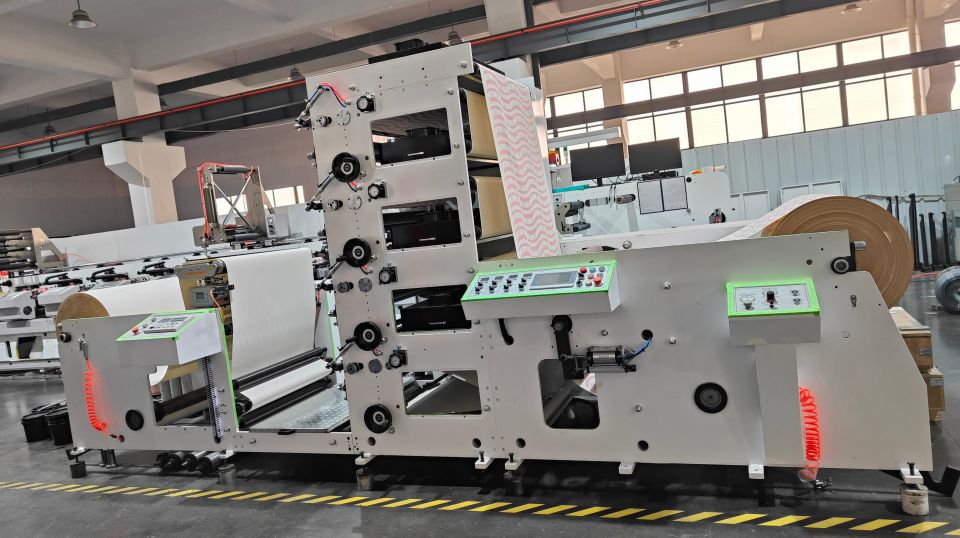 配图2-4 Color Flexographic Machine for Paper Cups