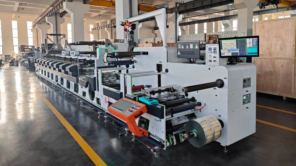 配图6-Flexo Printing Machine With Slitting and Rewinding
