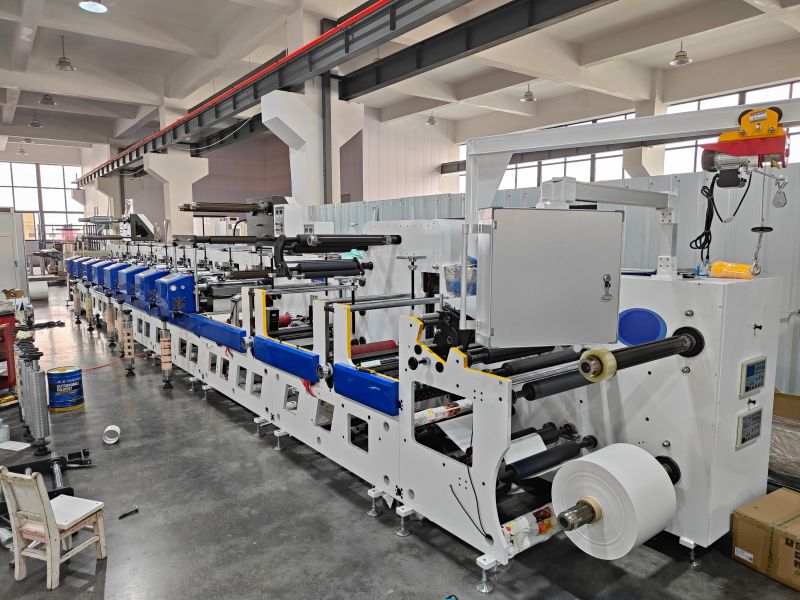 Vaakasuora Inline-tyyppinen fleksografiapainokone viini-olutpullon etiketeille