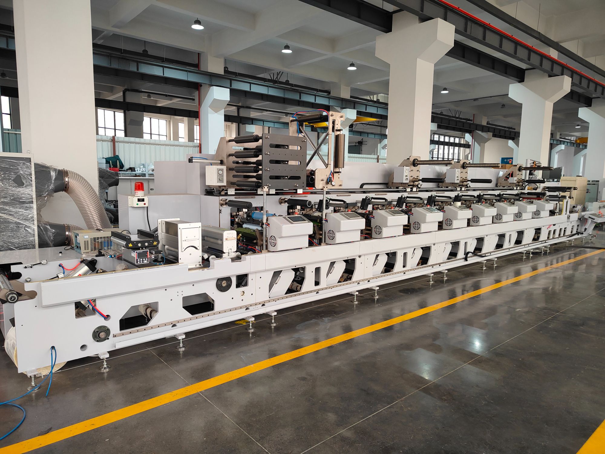 Inline Type Flexo Press for Sandwich Mineral Water Film Packaging Label Sticker