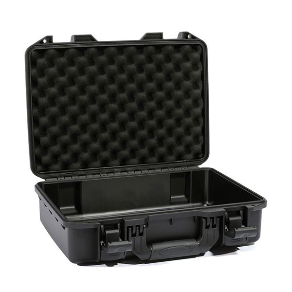 Safeguard your investment with a sturdy and reliable lens hard case