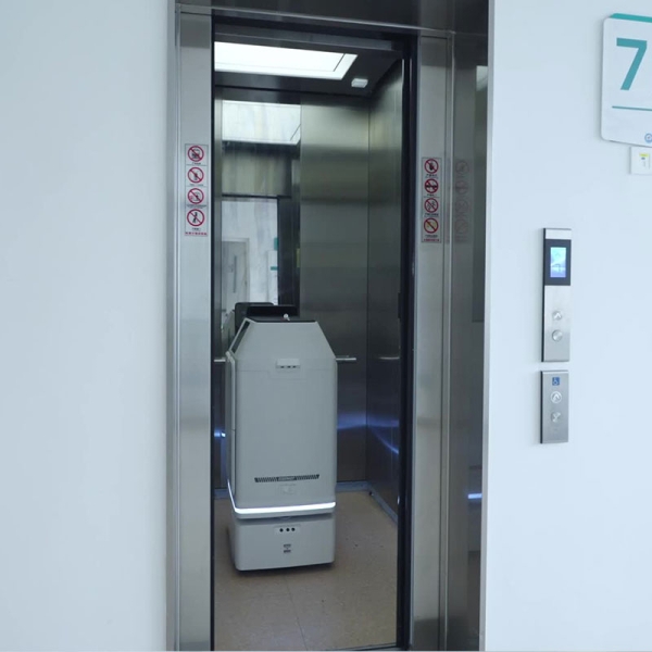 How Automated Mobile Robots Improve Safety and Reduce Labor Costs