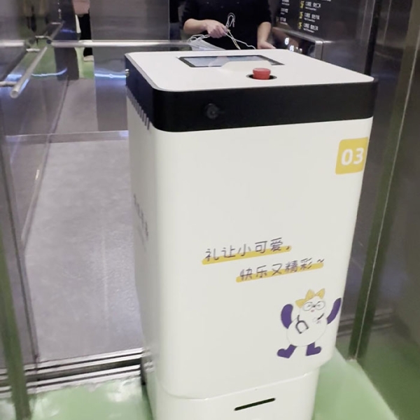 How Hospital Delivery Robots Enhance Safety in Healthcare Environments