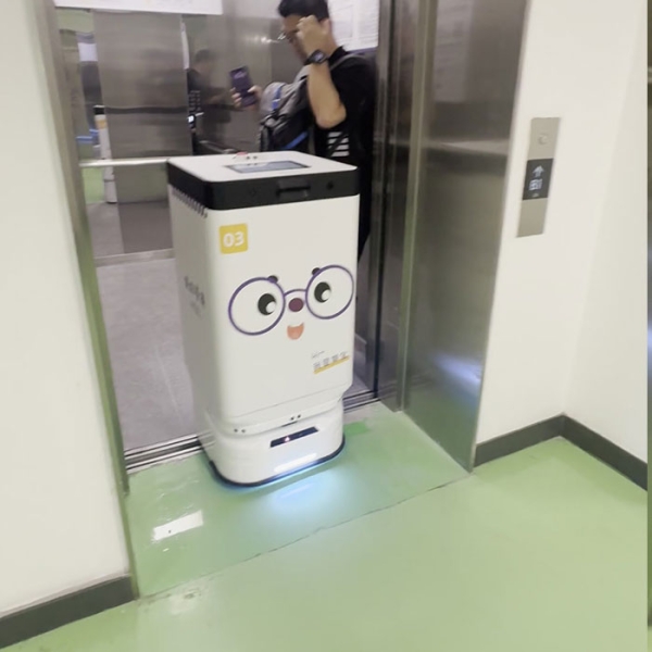 Troubleshooting Hospital Delivery Robots in Healthcare Settings