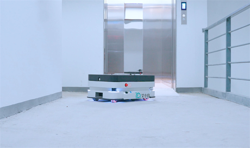 How AMRs are Redefining High-Value Surgical Instrument Delivery