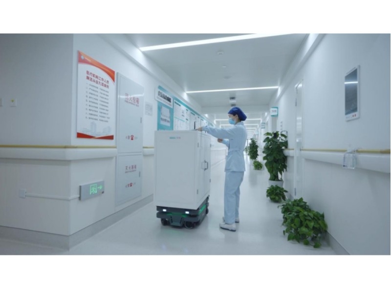 Customized Logistics Robot Solutions for Specialized Hospital Departments