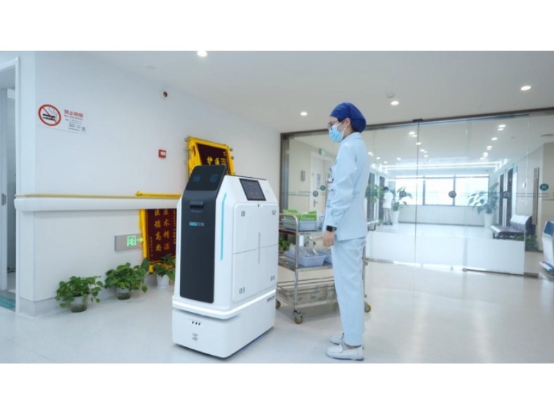 Infrastructure-Compatible Logistics Robots: Seamless Integration into Your Hospital's Ecosystem
