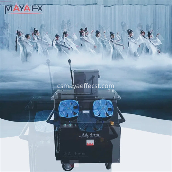 Safety precautions when working with dry ice fog