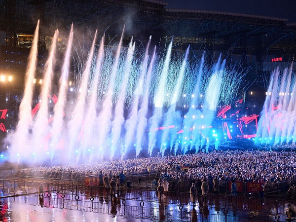 اختار نجوم العالم مدافع Confetti من MayaFx لحضور حفلات موسيقية مثيرة - ديفيد تاو، وإيماجن دراجونز، وجيه جيه لين!