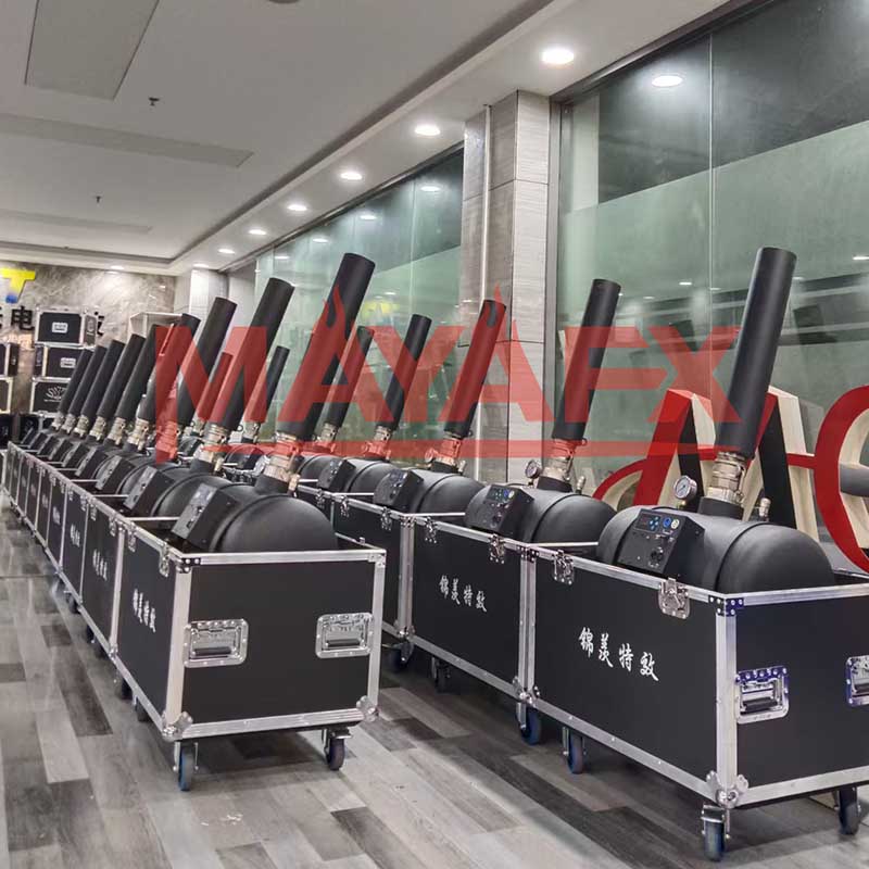 مدفع قاذف القصاصات الكبير يُنتج قصاصات ورقية عالية الارتفاع للاحتفالات والفعاليات