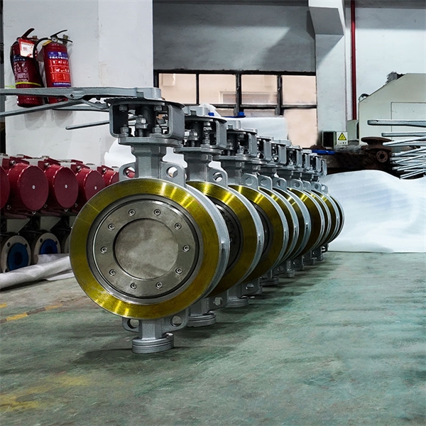 The lever-operated design ensures a rapid response in opening and closing the valve.