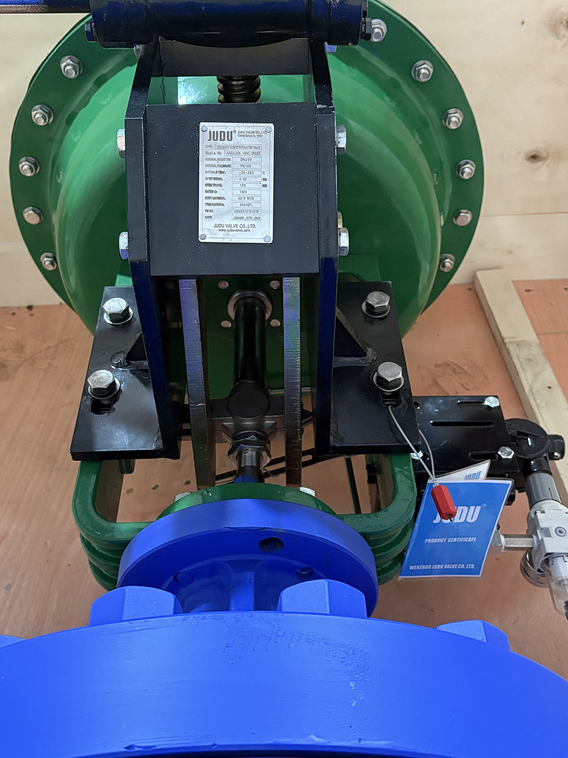 how does a pneumatic control valve work