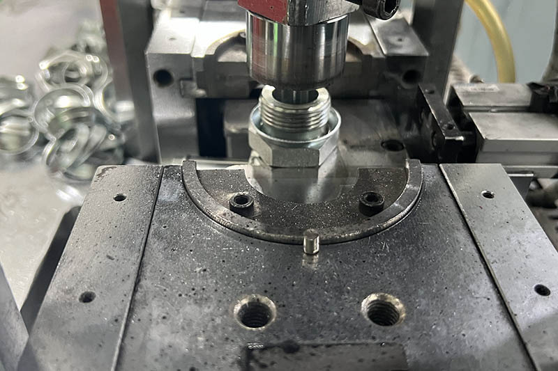 Punching gasket machine