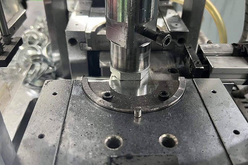 Punching gasket machine