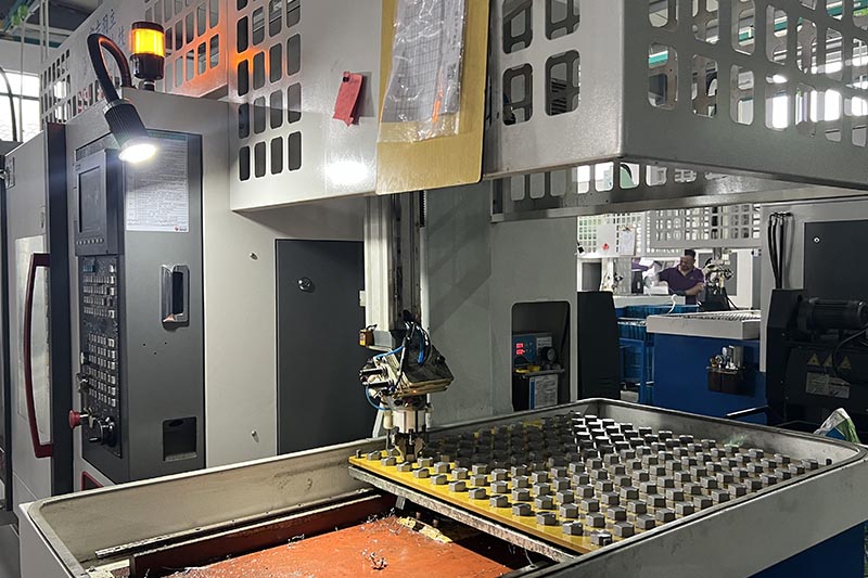 Automatic CNC machine