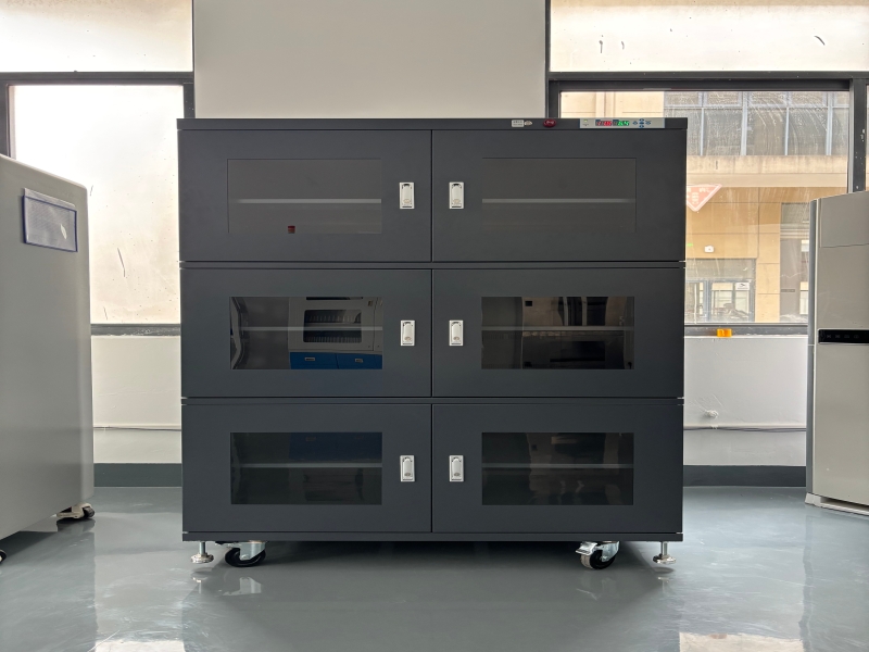 dry cabinet for electronic components