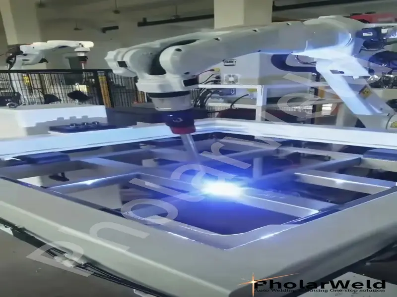 What is the working principle of a robotic welding station?