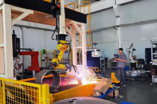 Robotic plasma cutting machine, metal pipes tubes vessels automatic cutter