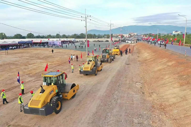 Start! Cambodian Prime Minister Hun Sen personally drives XCMG equipment