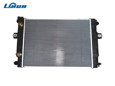 Makina a Forklift Radiator ogwiritsa ntchito Mitsubishi S4S / Nissan K21